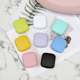 Estuche para lentes de contacto de colores multicolor con diseño cuadrado esmerilado